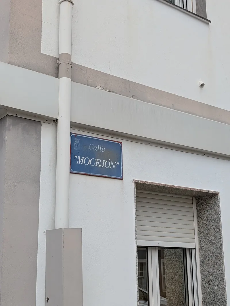Placa de la calle Mocejón en la actualidad